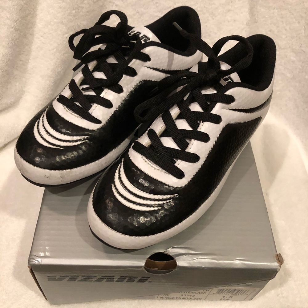 Vizari Girls Soccer Shoes. Size 1.5